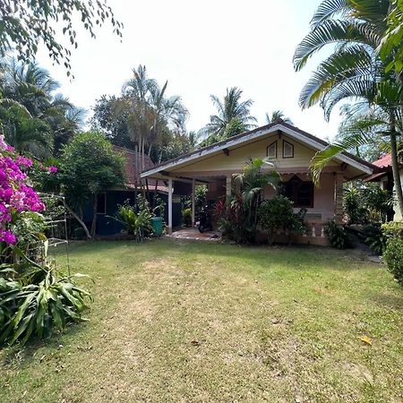 Garden Bungalow Resort Thai Mueang Exteriör bild