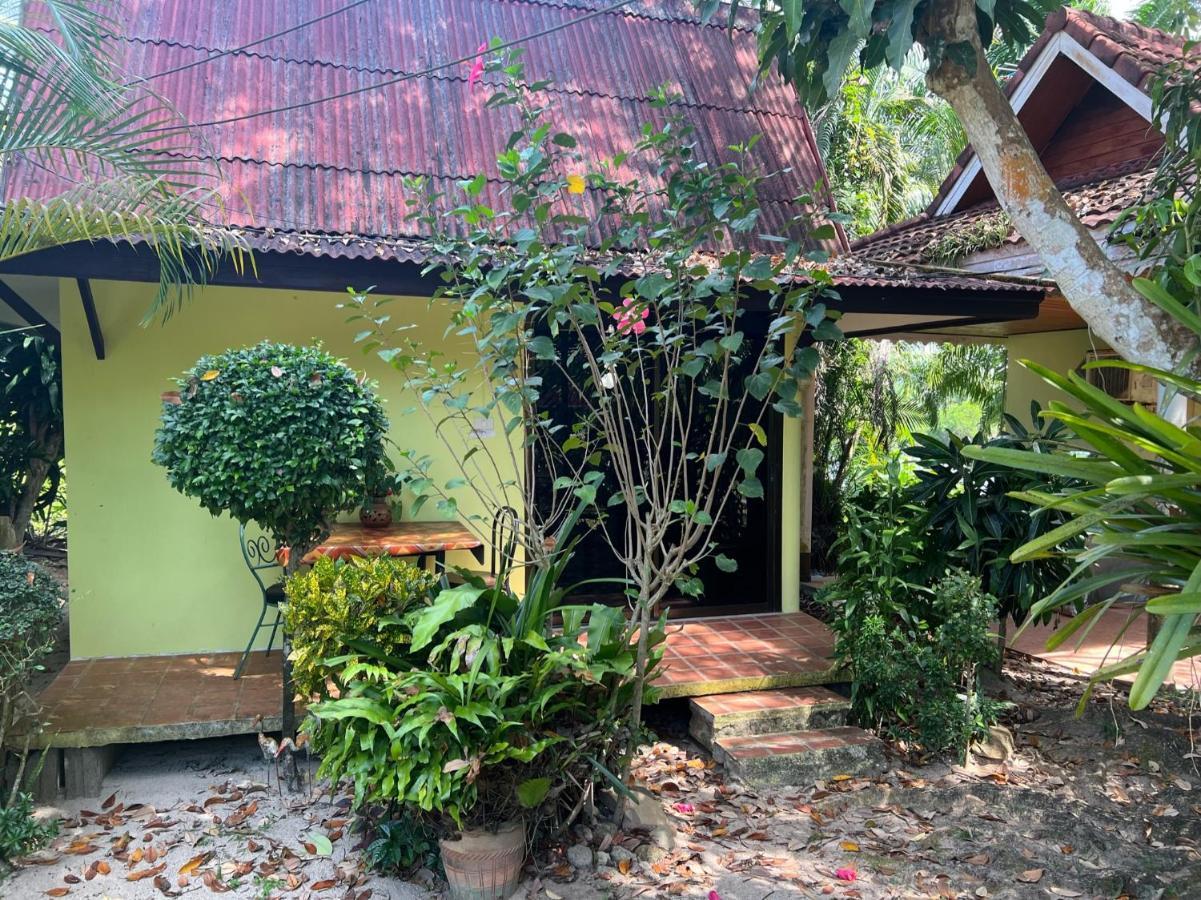Garden Bungalow Resort Thai Mueang Exteriör bild