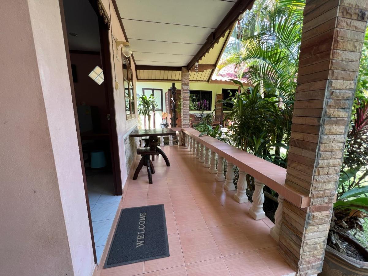 Garden Bungalow Resort Thai Mueang Exteriör bild
